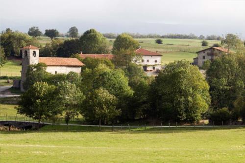 exterior 2 casa rural Ugarzabal en Alava