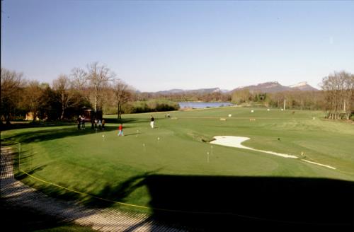 Campo de golf casa rural Aitonaren Etxea en Alava