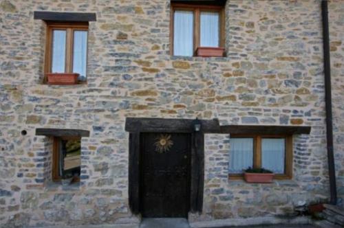fachada 2 casa rural izpiliku en Alava