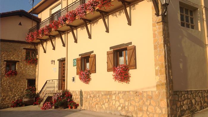 Fachada casa rural Aitonaren Etxea en Alava