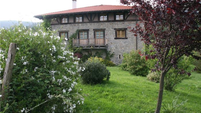 fachada casa rural ametzola en Vizcaya