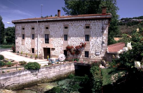 Fachada casa rural Errota en Alava