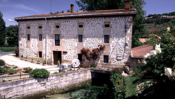 Fachada casa rural Errota en Alava