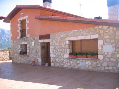 fachada 1 casa rural Legaire en Alava