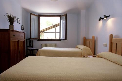 Habitación doble 1 agroturismo Madalen Aurrekoa en Bizkaia 