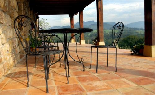 terraza 1 agroturismo Peluaga en Gipuzkoa