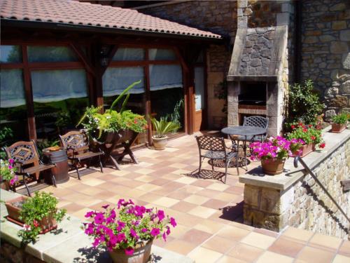 Terraza casa rural Erdikoetxe en Bizkaia